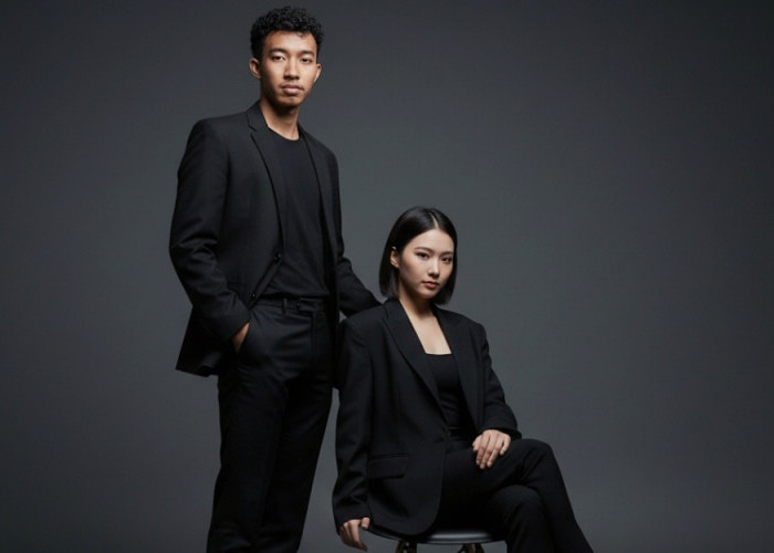 Kumpulan Prompt Gemini AI Natural Seperti Asli, Konsep Studio Minimalis, Cocok Buat Pasangan Romantis