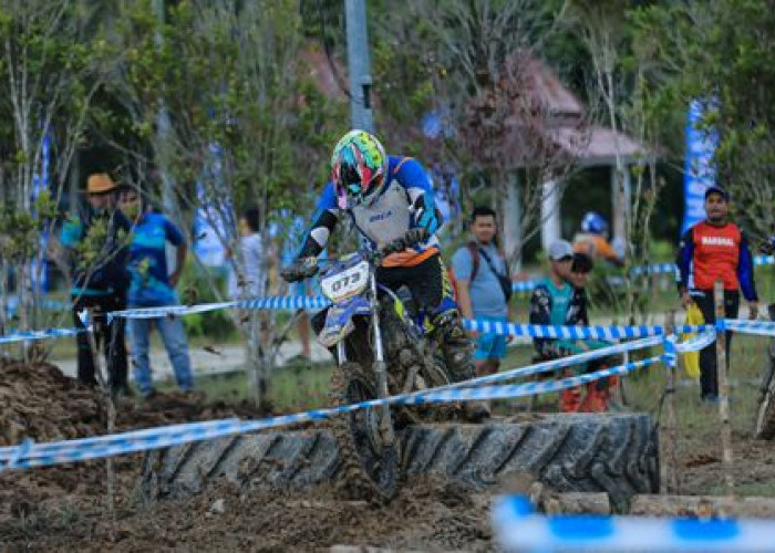 Lautan Penonton di Shell BLU CRU Yamaha Enduro Challenge Landak Kalbar, 10 Ribu Penonton Padati Lokasi !