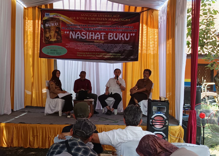 Prihatin Kondisi  Pendidikan, AGP  Kritik dengan Buku Puisi