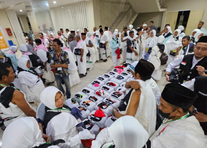 Jemaah Haji Kloter 15 Jawa Barat Diberangkatkan ke Tanah Suci via Bandara Kertajati