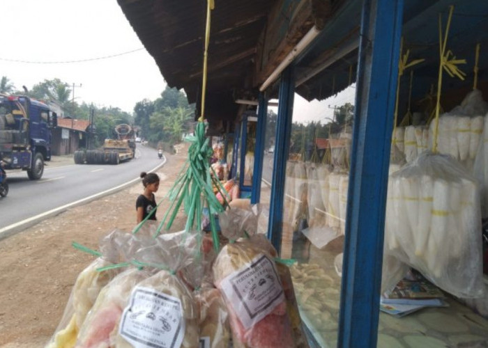 ADA TOL CISUMDAWU, Pedagang Oleh-oleh di Sumedang dan Cadas Pangeran Merana: Ubi Cilembu sampai Busuk