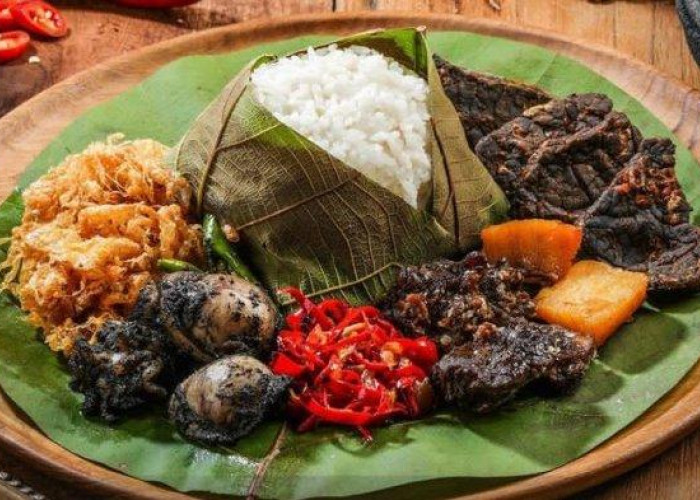 Mencicipi Kuliner Legendaris Cirebon Sejak 1958, Nasi Jamblang Ibu Mangku