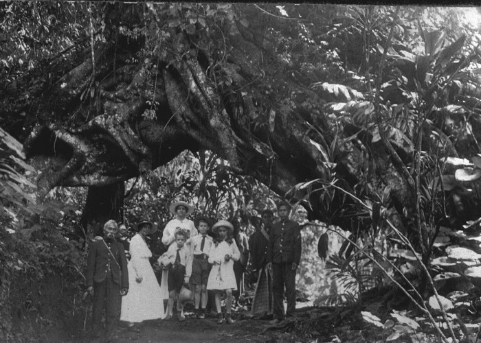 3 Anak 3 Wanita Belanda Blusukan di Petilasan Kerajaan Talaga Tahun 1918