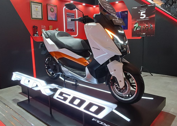 Motor Listrik Polytron Foc 500 Desain Maxi, Ditenagai Baterai LiFePO Kapasitas 38900 Watt Mampu Tembus 140 KM