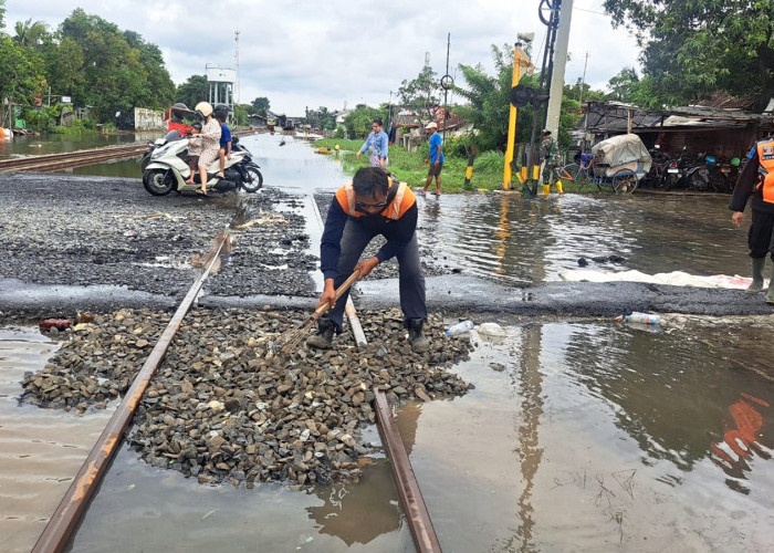 Banjir Pekalongan dan Jakarta, KAI Daop 3 Cirebon Lakukan Pembatalan dan Alih Moda Perjalanan KA