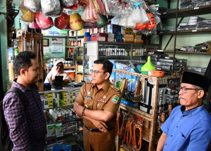 Pj Bupati Dedi Sidak Kios, Buntut Kelangkaan Pupuk Bersubsidi