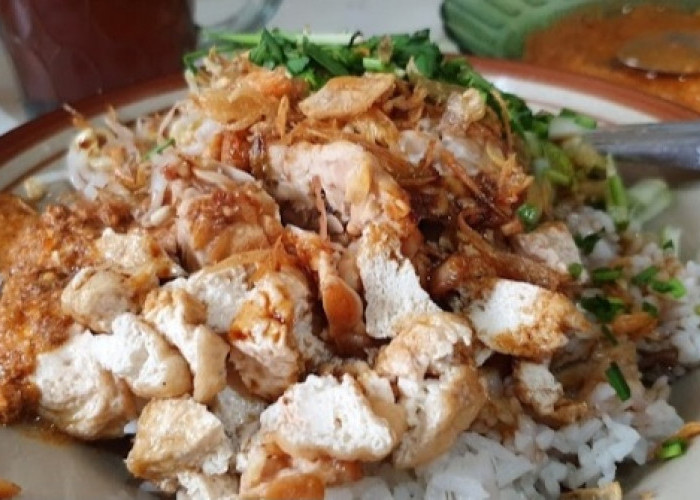 2+ Rekomendasi Tempat Makan Nasi Lengko Khas Cirebon, Salah Satunya Sudah Ada Sejak Tahun 1968!