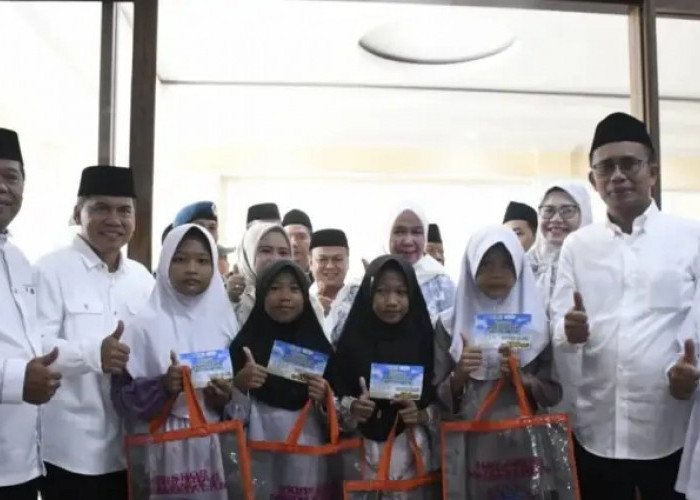 Momentum 10 Muharram, 424 Anak Yatim di Majalengka Terima Bantuan Perlengkapan Sekolah