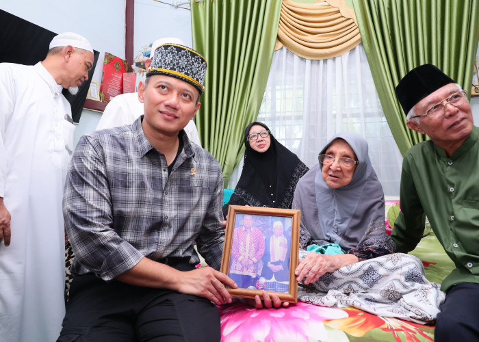 Menteri AHY Serahkan 3 Sertipikat ke Keluarga Hubabah Syarifah Annisa, Beri Rasa Damai di Masa Depan