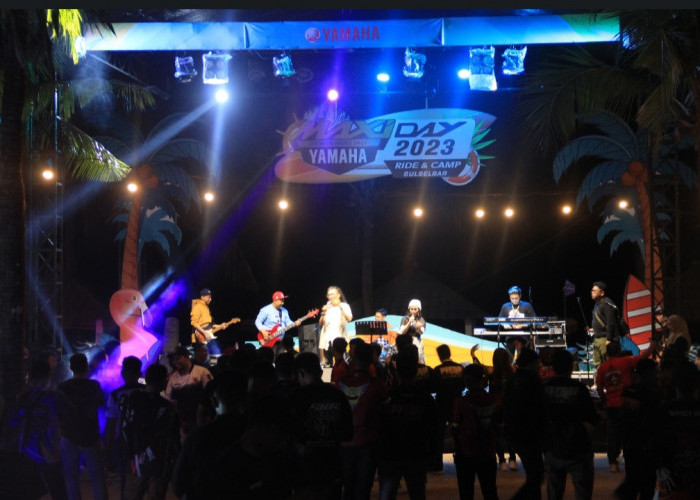 Usung Tema Tropical Beach Party, Ribuan Biker Maxi Yamaha Nikmati Camping di Pinggir Pantai