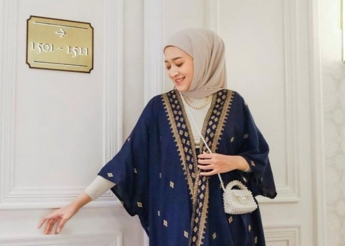 10+ Rekomendasi Baju Navy Cocok Dengan Jilbab Warna Apa? Perhatikan Tampilan Kece ini 