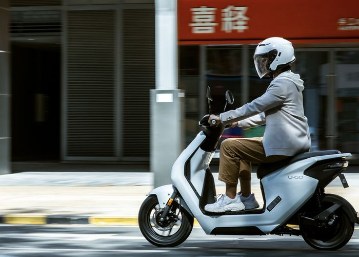 Motor Listrik vs Motor Bensin? Manakah yang Paling Bikin Irit?