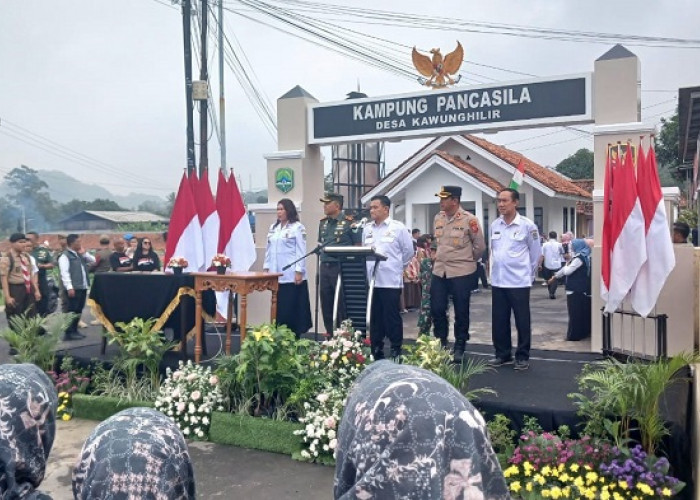 Pj Bupati Dedi Supandi Meresmikan Desa Kawunghilir Jadi Kampung Pancasila