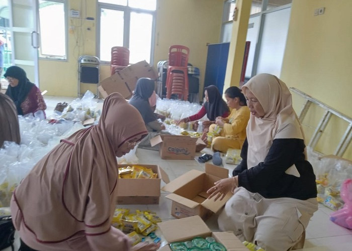 Ribuan Jamaah Hadiri Pengajian FKMT di Masjid Jami Babbusalam