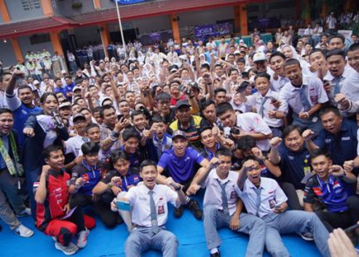 Langsung Jadi Idola, Toprak Razgatlıoğlu Bikin Kagum Pelajar SMK Negeri 39 Jakarta