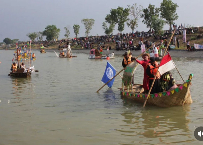 Gelar Festival Pecunan, Lomba Balap Perahu di Sungai Cipelang