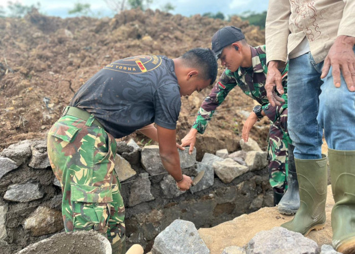 TMMD Ke-127 Kodim 0617 Majalengka Bangun TPT di Sindangwangi Cegah Longsor