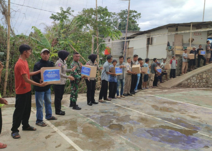 Satlantas Polres Majalengka Bagikan Ratusan Paket Bansos