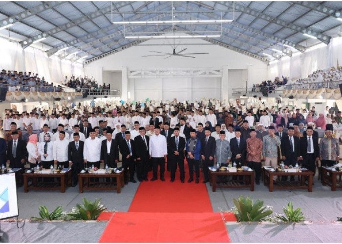 Nusron Wahid Serahkan 1.029 Sertifikat Wakaf, Target Tanah Wakaf Tuntas Sebelum 2029 