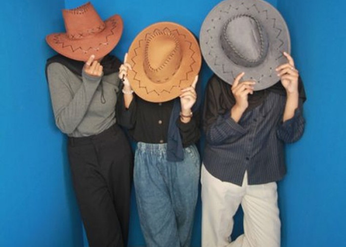 Kumpulan Prompt Gemini AI Sinematik dengan Konsep Wanita Hijab di Foto Studio, Yuk Cobain 