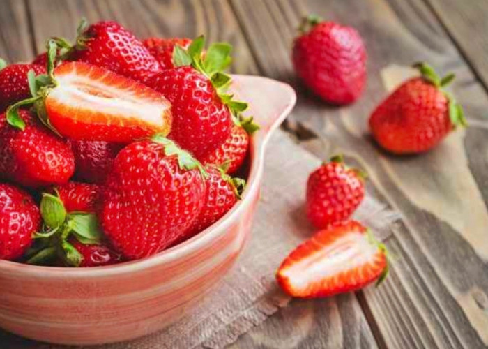 Buah strawberry dapat mencegah kanker loh! Ini dia manfaat dan penjelasannya 
