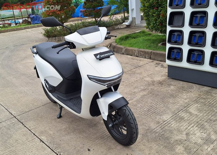 Desain Futuristik, Pakai Baterai Swap, Fitur Lengkap! Ini Keunggulan Motor Listrik Honda CUV e: & Harganya