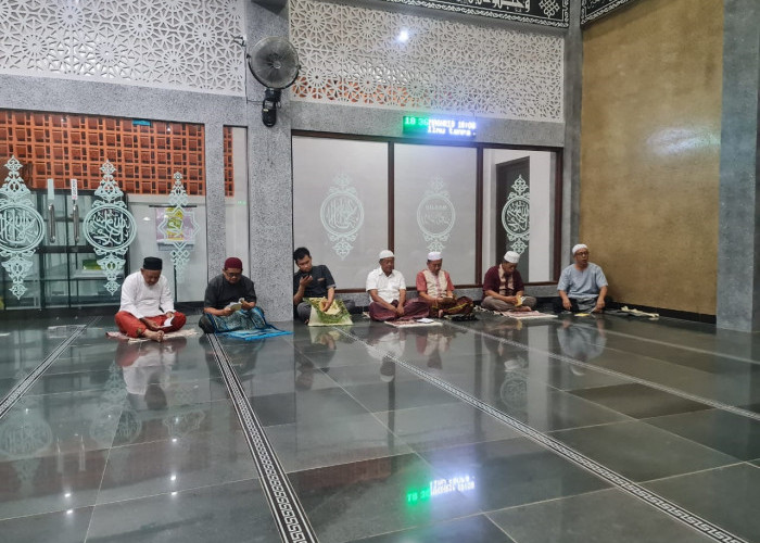 Istighotsah di Masjid Rudhatul Jannah, Kembang Api di GGM