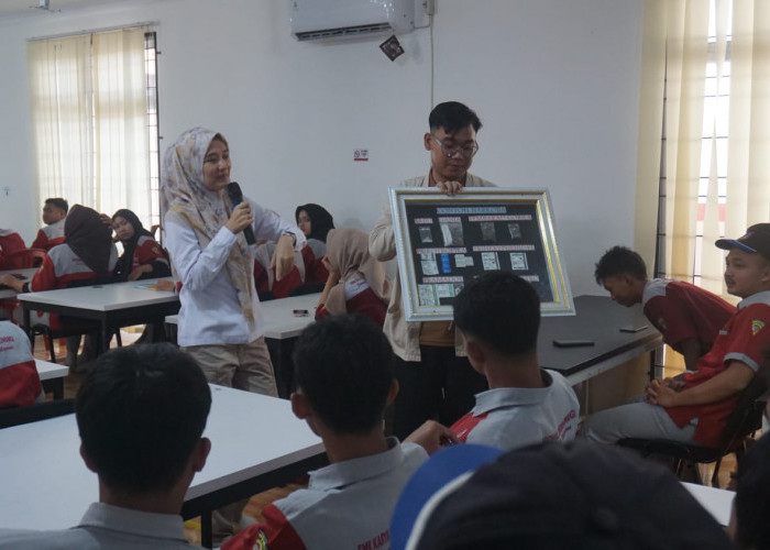 Satgas TMMD 127 Kodim 0617/Majalengka Sosialisasi Bahaya Narkoba dan Judi Online di SMK Karnas Pelajar