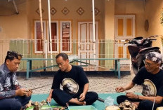 Tradisi 'Ngumbah Pusaka' Di Rumah Adat Panjalin, Desa Panjalin Kidul Dilakukan Setiap Akhir Bulan Maulid
