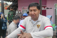 Warga Majalengka Menangis Peluk Bang Ara Saat Dapat Bantuan Bedah Rumah