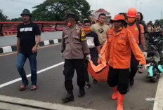 Mayat Perempuan Ditemukan Mengapung di Sungai Karangsambung Cirebon, Warga Geger