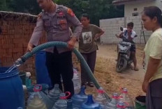 Antusias, Warga Panjalin Kidul Terima Bantuan Air Bersih dari Polres Majalengka