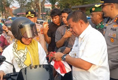 Pemkab Majalengka Bagikan Bendera Merah Putih, Semarakkan HUT ke-81 RI
