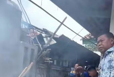 Bupati Majalengka Eman Suherman Terjun Langsung Bantu Padamkan Rumah Kebakaran