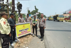 Tindak Lanjuti Keluhan Warga, Polres Majalengka Pasang Rambu dan Cek Warning Light di Jalur Cirebon-Bandung