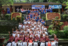 Komisaris Pertamina Tanamkan Semangat Belajar dan Nasionalisme kepada Siswa Karangasem