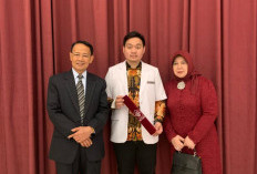 Bertepatan HUT ke-186 Majalengka, Anak Karna Sobahi Raih Gelar Dokter