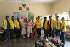 Golkar Majalengka Berbagi Kebahagiaan Lewat Santunan dan Pembagian Bendera Merah Putih
