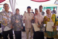 Menteri Nusron Serahkan 546 Sertipikat Konsolidasi Tanah, Permukiman di Jateng Kini Lebih Tertata