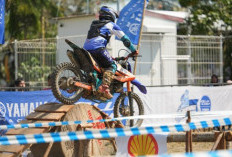 Night Race Perdana Shell BLU CRU Yamaha Enduro Challenge, Sambangi Kalimantan Barat
