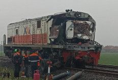 Truk Tangki Tertabrak KA Menoreh di Perlintasan Tanpa Palang Pintu Gebang Cirebon