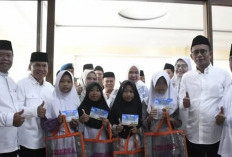 Momentum 10 Muharram, 424 Anak Yatim di Majalengka Terima Bantuan Perlengkapan Sekolah