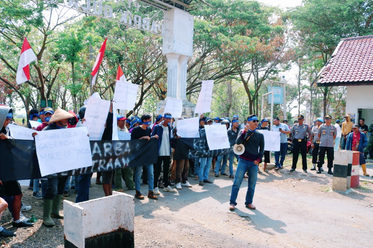 Aksi Damai, Warga Desa Penyangga Datangi PG Rajawali