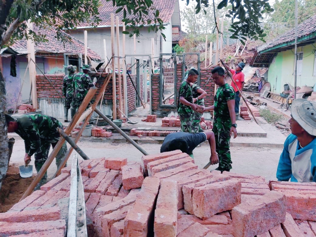 Kodim Bangun Rumah Janda Tua