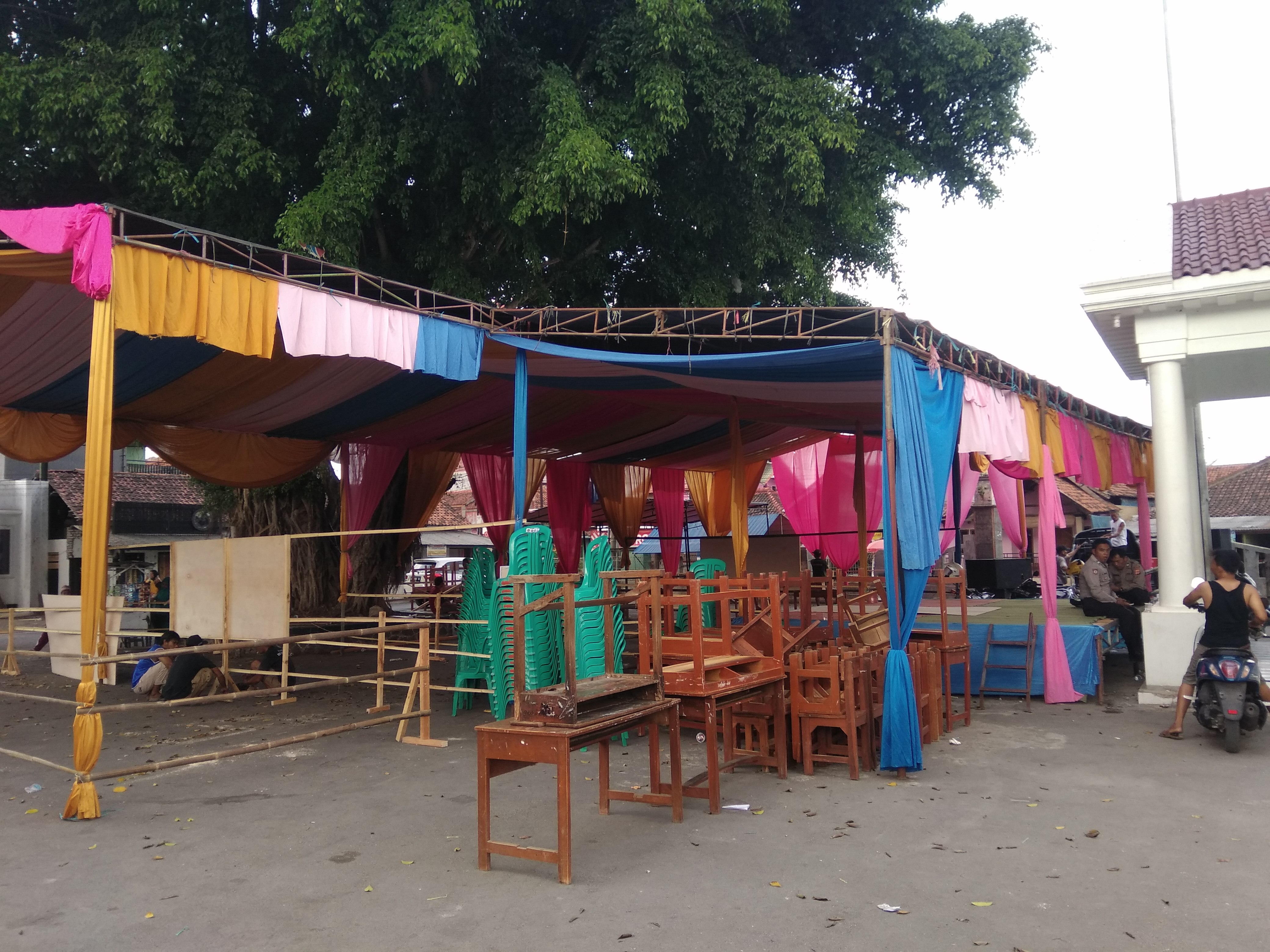 Melihat Persiapan Panitian Pilkades Serentak Jelang Pencoblosan, 12 Kecamatan Rawan Turun Hujan