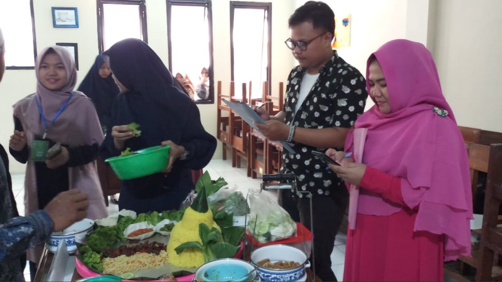 STKIP Yasika Gelar Lomba Hias Tumpeng