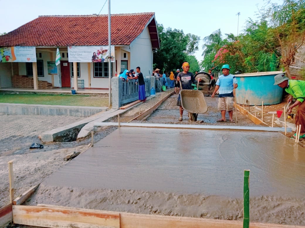 Pemdes Sukawera Beton Jalan Lingkungan