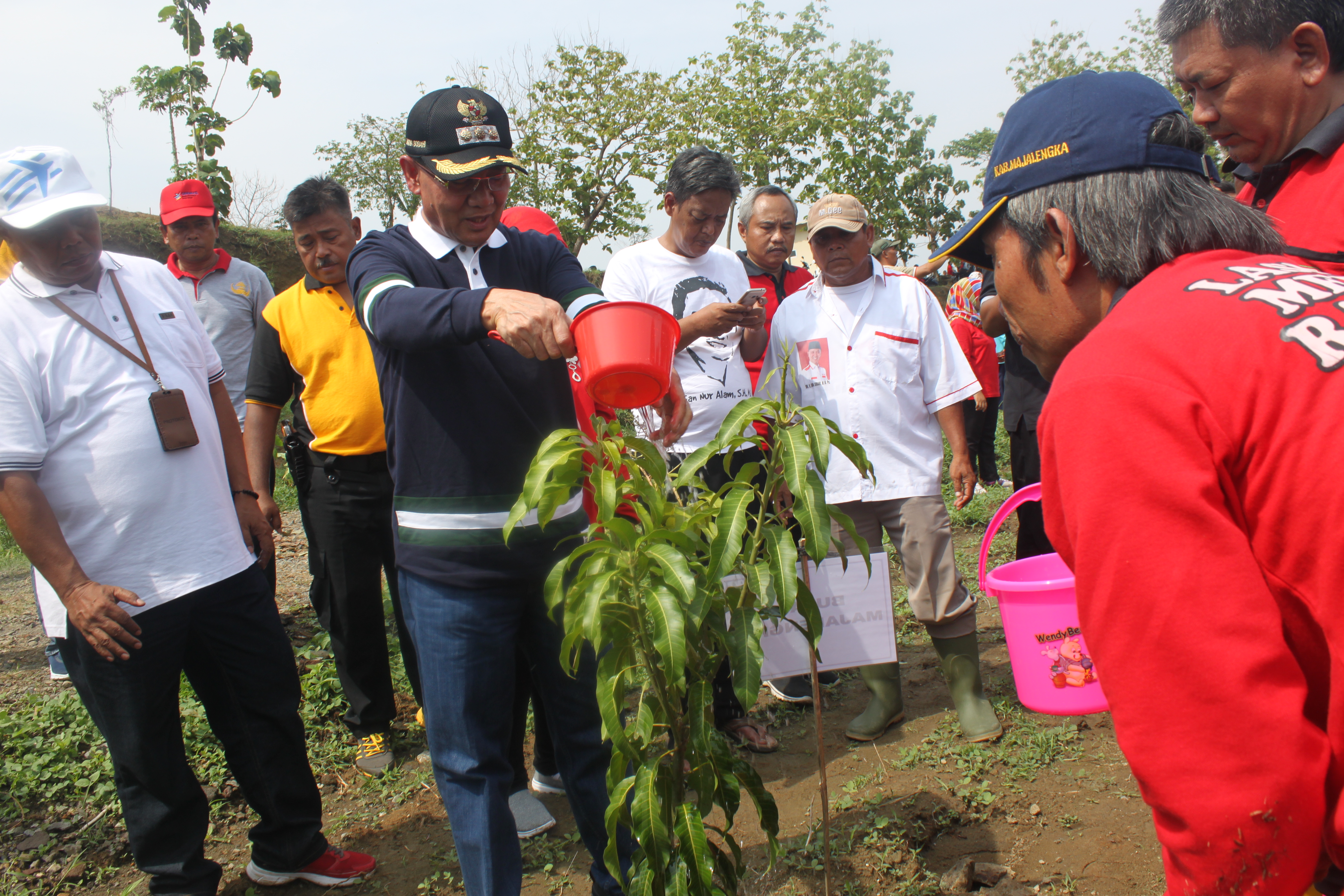 Bupati Karna Bangun Taman Hutan Rakyat