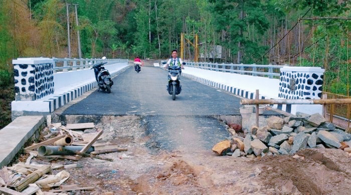 Jembatan Pasirayu Belum Bisa Dilalui