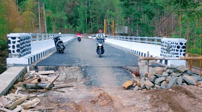 Masih Tanggung Jawab Pihak Ketiga, Baru Dua Bulan, Jembatan Pasirayu Sudah Rusak